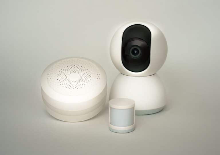 Assistant vocal et rangement intelligent : les bons réflexes